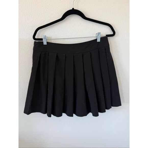 NWOT Aritzia Sunday Best Black Pleated Skirt, size: 10 - Picture 3 of 6